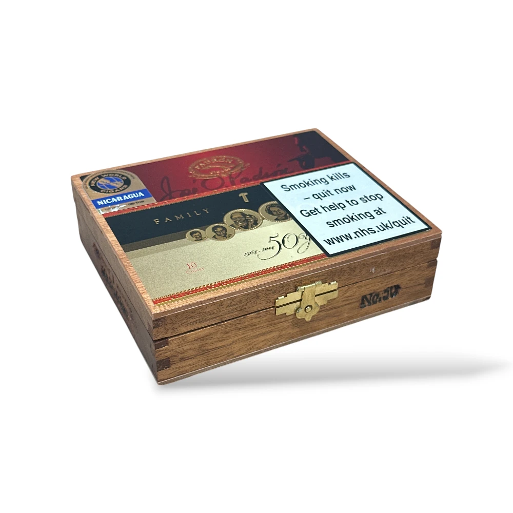 Padron Family Reserve 50 Years Cigar Box Closed